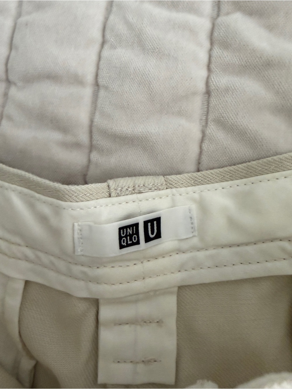 Uniqlo Men’s Wide Leg Chinos in Light Khaki - Picture 3 of 3